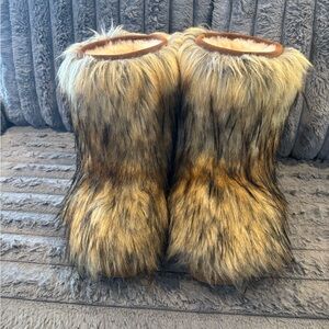 BearPaw Faux Fur Woman’s Winter Boots Size 10